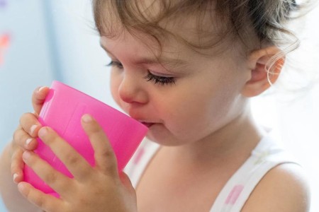 When and How To Wean Your Baby Off Bottles and Sippy Cups