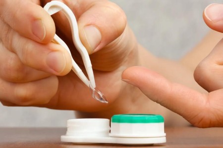 What Happens When You Sleep With Your Contacts In?