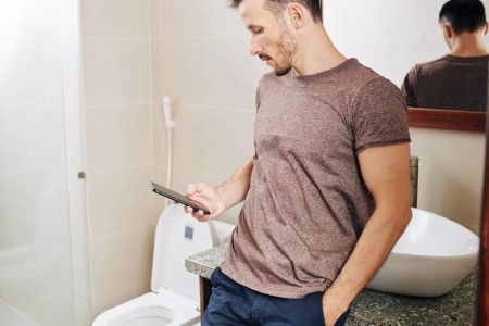 4 Reasons Your Poop Is Sticky