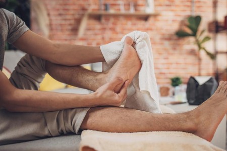 How To Get Rid of Smelly Feet: 8 Home Remedies That Work