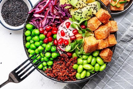 Can Hot Flashes Be Managed Through Diet?