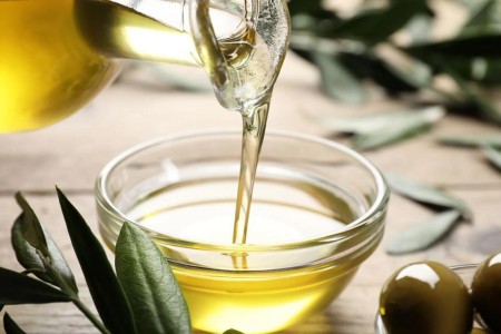 4 Benefits of Olive Oil for Skin